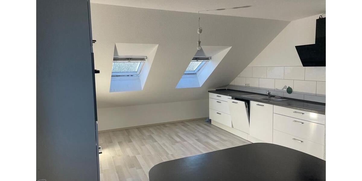 Dachgeschoßwohnung Hannover Herrenhausen-Stöcken - 4 Zimmer, 100 m&sup2;, 1.250&euro; | Angebot:25959114