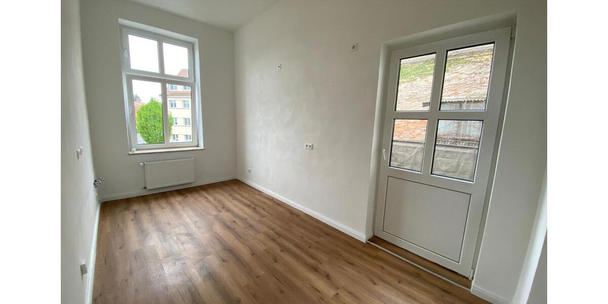 Etagenwohnung Güstrow - 4 Zimmer, 100 m&sup2;, 850&euro; | Angebot:25349003