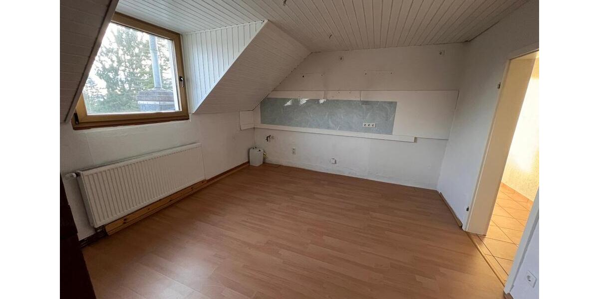 Dachgeschoßwohnung Solingen Wald - 3 Zimmer, 80 m&sup2;, 750&euro; | Angebot:25152087