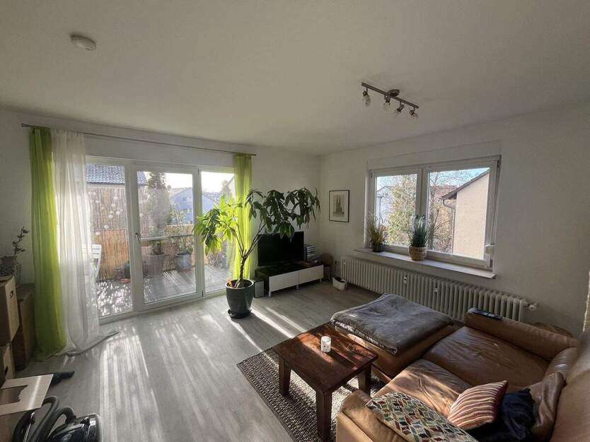 Helle 2,5 Zimmer Wohnung im 2. Obergeschoss mit Balkon 2 zimmer