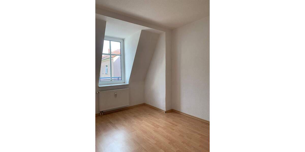 DG 3-Zimmer mit Balkon, Wanne, Abstellraum und Laminat in ruhiger Lage! EBK mgl. 3 zimmer