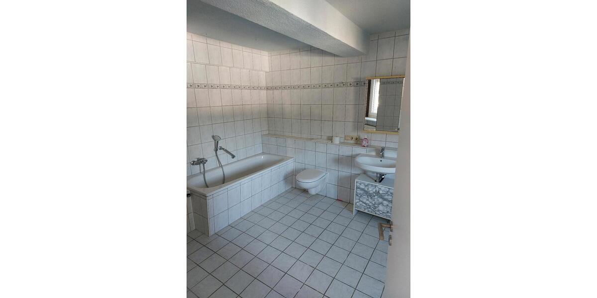 Etagenwohnung Angelburg - 4 Zimmer, 100 m&sup2;, 750&euro; | Angebot:26537434