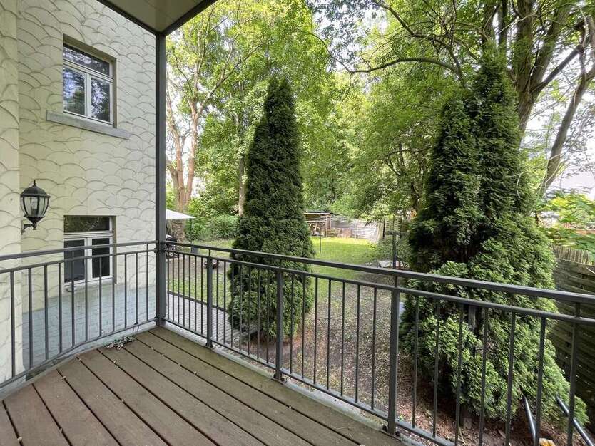 3 Zimmer, 85m² mit neuem Bad und Balkon ins Grüne!