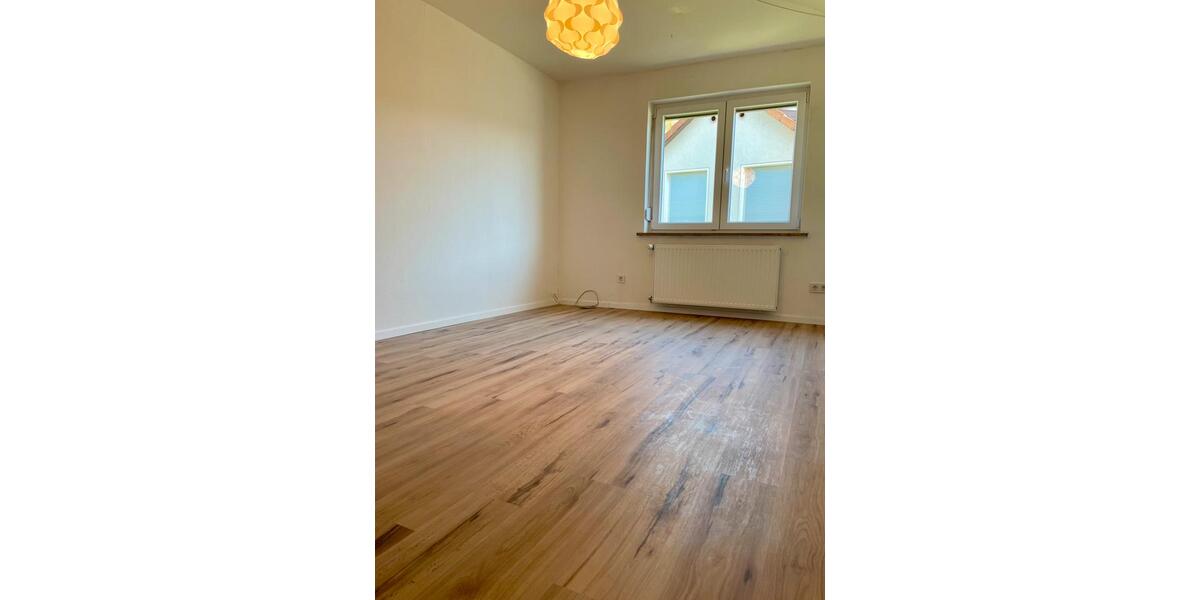 Dachgeschoßwohnung Neustadt bei Coburg - 4 Zimmer, 135 m&sup2;, 895&euro; | Angebot:26705080
