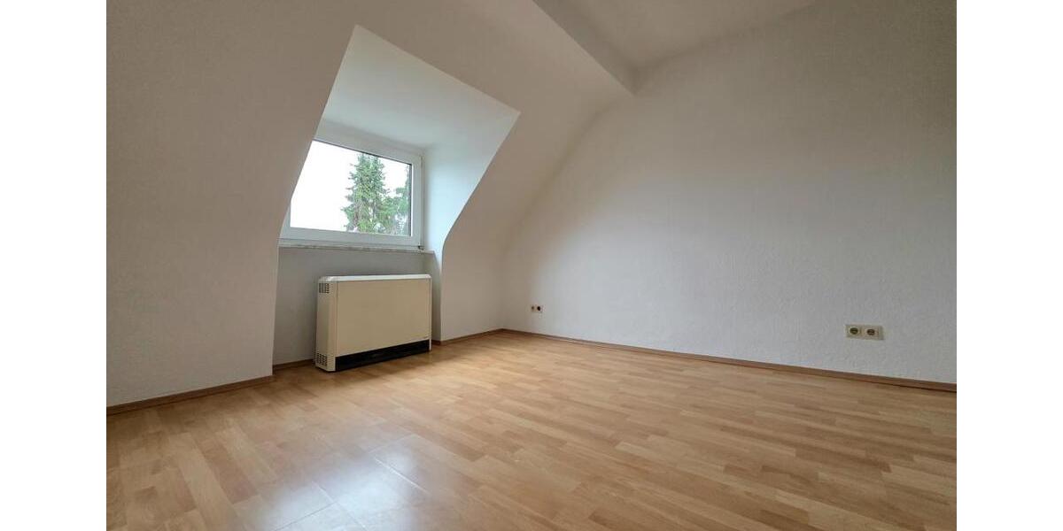 Gemütliche, renovierte 2,5-Zimmer-Wohnung im Dachgeschoss 2 zimmer