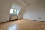 Gemütliche, renovierte 2,5-Zimmer-Wohnung im Dachgeschoss 2 zimmer