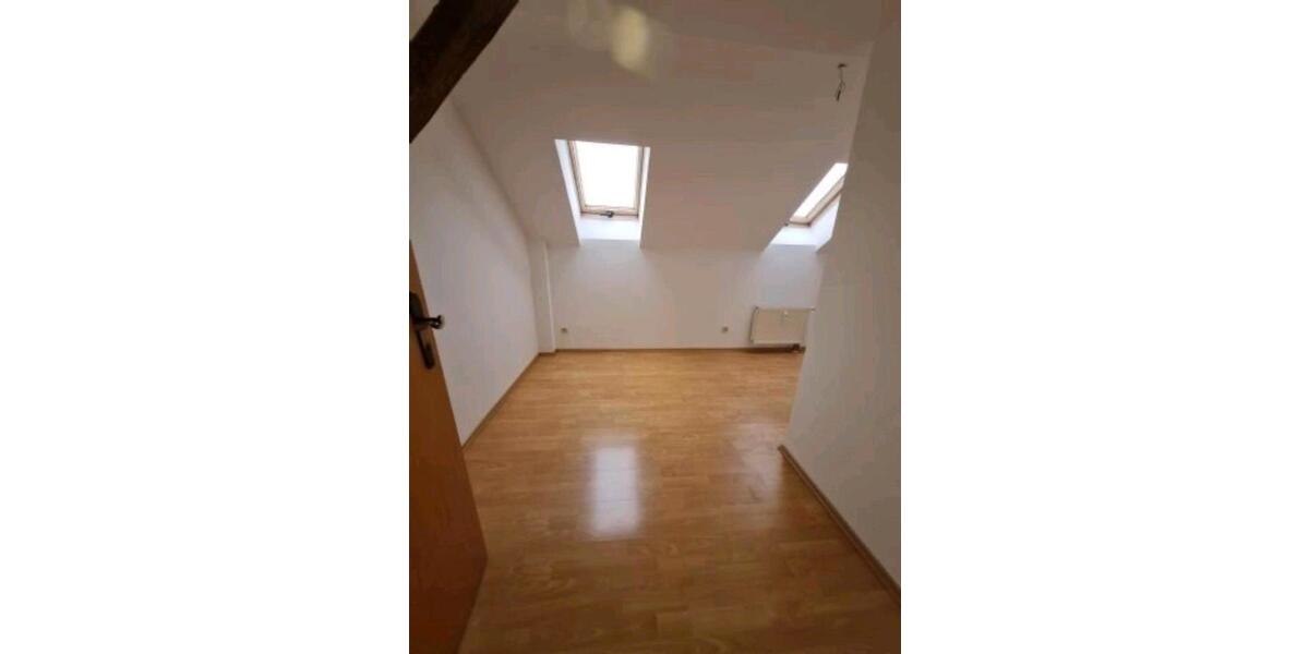 Dachgeschoßwohnung Gera Alt-Bieblach - 4 Zimmer, 110 m&sup2;, 1.100&euro; | Angebot:25992455