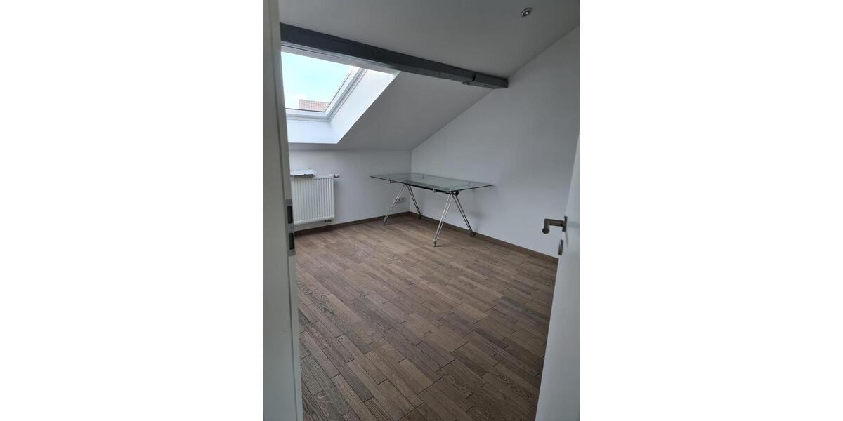 Dachgeschoßwohnung Stuttgart Stuttgart-Ost - 3.5 Zimmer, 96 m&sup2;, 1.600&euro; | Angebot:26641216