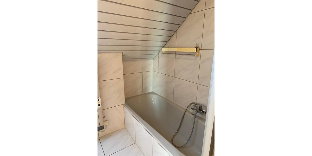 Dachgeschoßwohnung Würzburg Steinbachtal - 3 Zimmer, 82 m&sup2;, 950&euro; | Angebot:24477702