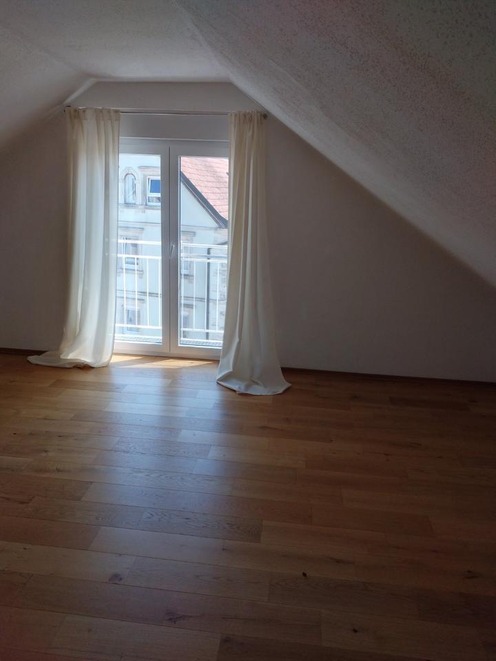 Großz. Einfam.haus mit Einl.w., Hof, Garten, Garage in Gernach