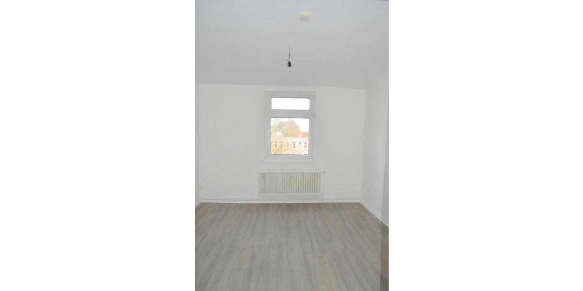 Etagenwohnung Wilhelmshaven - 5 Zimmer, 105 m&sup2;, 630&euro; | Angebot:25710632