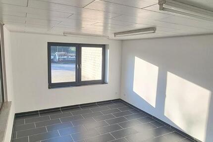 Gewerbehalle Produktionshalle + Bürofläche +Parkplätze- A52 nah zimmer