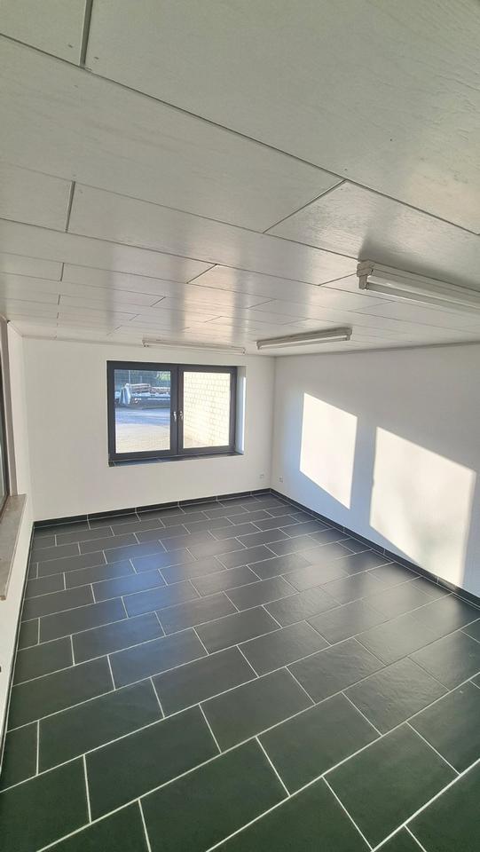 Gewerbehalle Produktionshalle + Bürofläche +Parkplätze- A52 nah zimmer