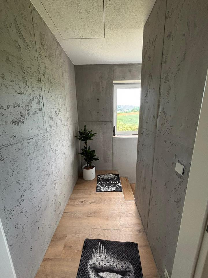 Helle, kernsanierte 3-Zimmer-Dachgeschoßwohnung mit Garten