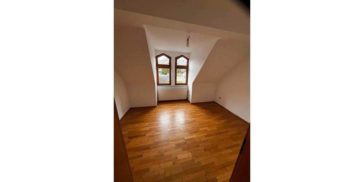 Dachgeschoßwohnung Waldkappel - 3 Zimmer, 83 m&sup2;, 450&euro; | Angebot:25637662
