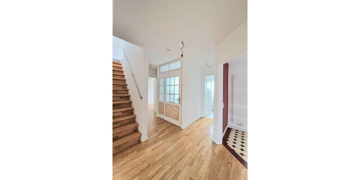 Dachgeschoßwohnung Stuttgart Stuttgart-Mitte - 5 Zimmer, 134 m&sup2;, 2.796&euro; | Angebot:25806143