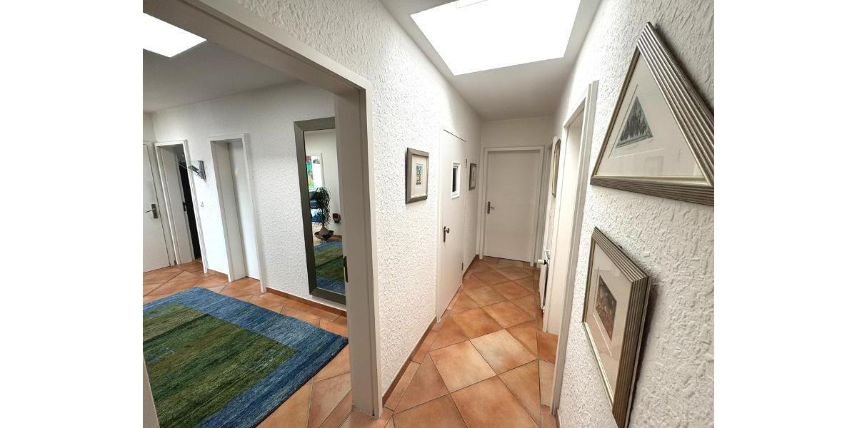 Etagenwohnung Cloppenburg - 4 Zimmer, 147 m&sup2;, 1.000&euro; | Angebot:25377047