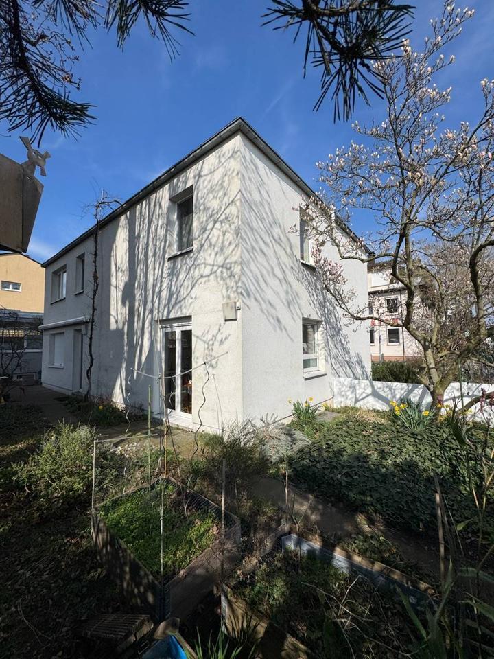 Großzügiges Haus mit Garten und Einbauküche in zentraler Lage zu vermieten