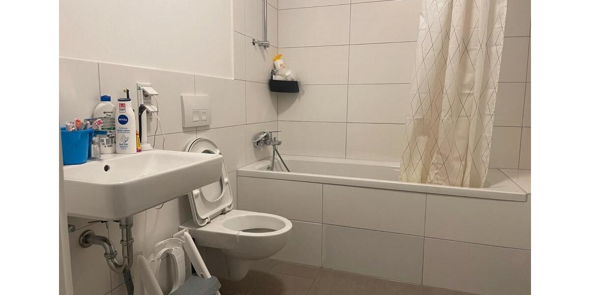 Etagenwohnung Berlin Hellersdorf - 4 Zimmer, 85 m&sup2;, 1.700&euro; | Angebot:26042702