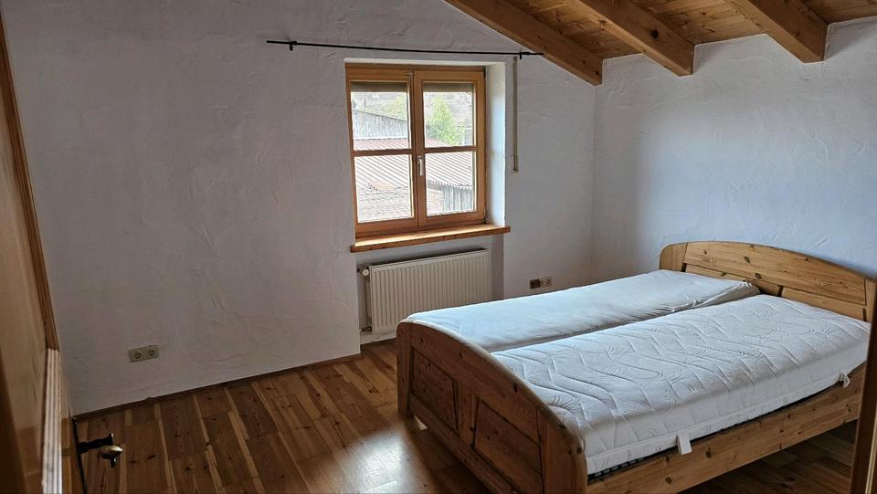 Dachgeschoßwohnung Tuntenhausen - 3 Zimmer, 86 m&sup2;, 1.200&euro; | Angebot:25568301