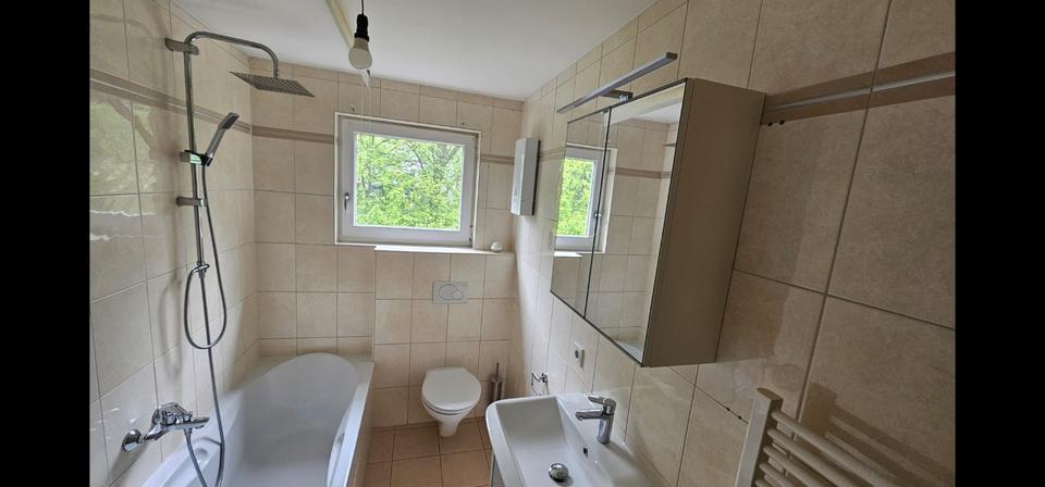 Dachgeschoßwohnung Bergneustadt - 3 Zimmer, 85 m&sup2;, 900&euro; | Angebot:26621317