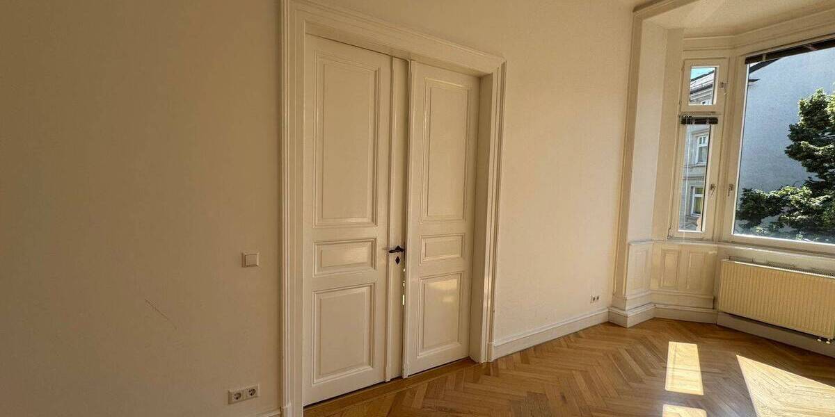 Gewerbeobjekt Baden-Baden Innenstadt - 3 Zimmer, 82 m&sup2;, 900&euro; | Angebot:26080119