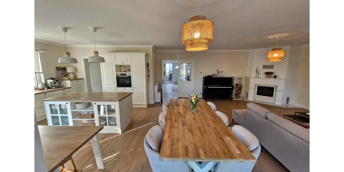 Einfamilienhaus Münzenberg - 5 Zimmer, 250 m&sup2;, 2.350&euro; | Angebot:24867594