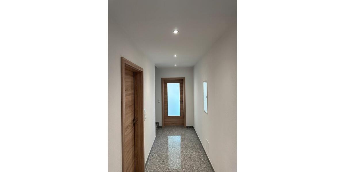 Doppelhaushälfte Osterhofen - 6 Zimmer, 175 m&sup2;, 1.350&euro; | Angebot:26399730