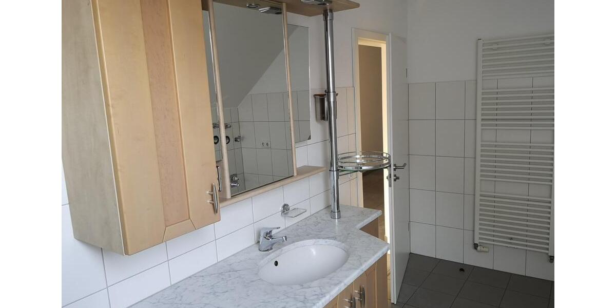 Wunderschöne, helle, geräumige 4 Zimmer Wohnung 4 zimmer