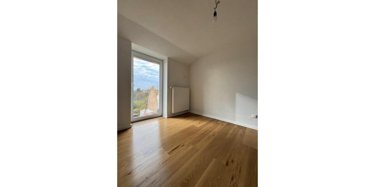 Dachgeschoßwohnung Karlsruhe Neureut - 4 Zimmer, 70 m&sup2;, 1.300&euro; | Angebot:23693533