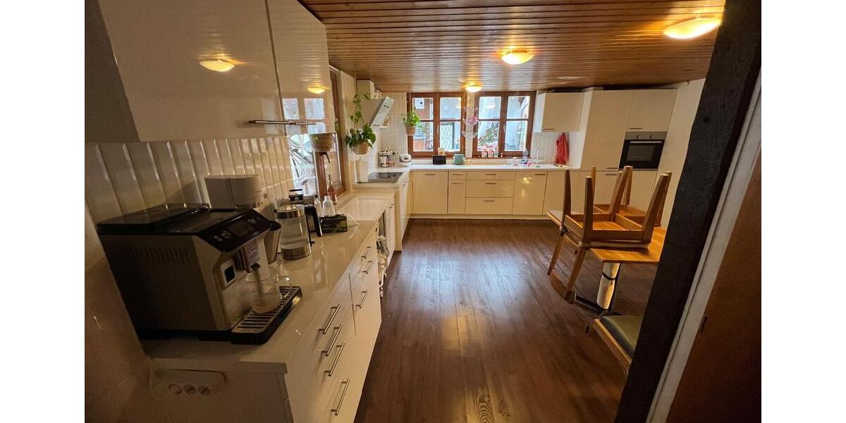 700€ insgesamt, keine versteckten Kosten (Village-Neuf,FR) 8 zimmer