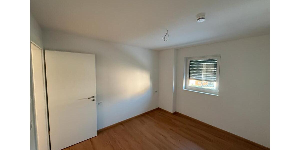 Etagenwohnung Petersberg - 3 Zimmer, 83 m&sup2;, 1.100&euro; | Angebot:24865742