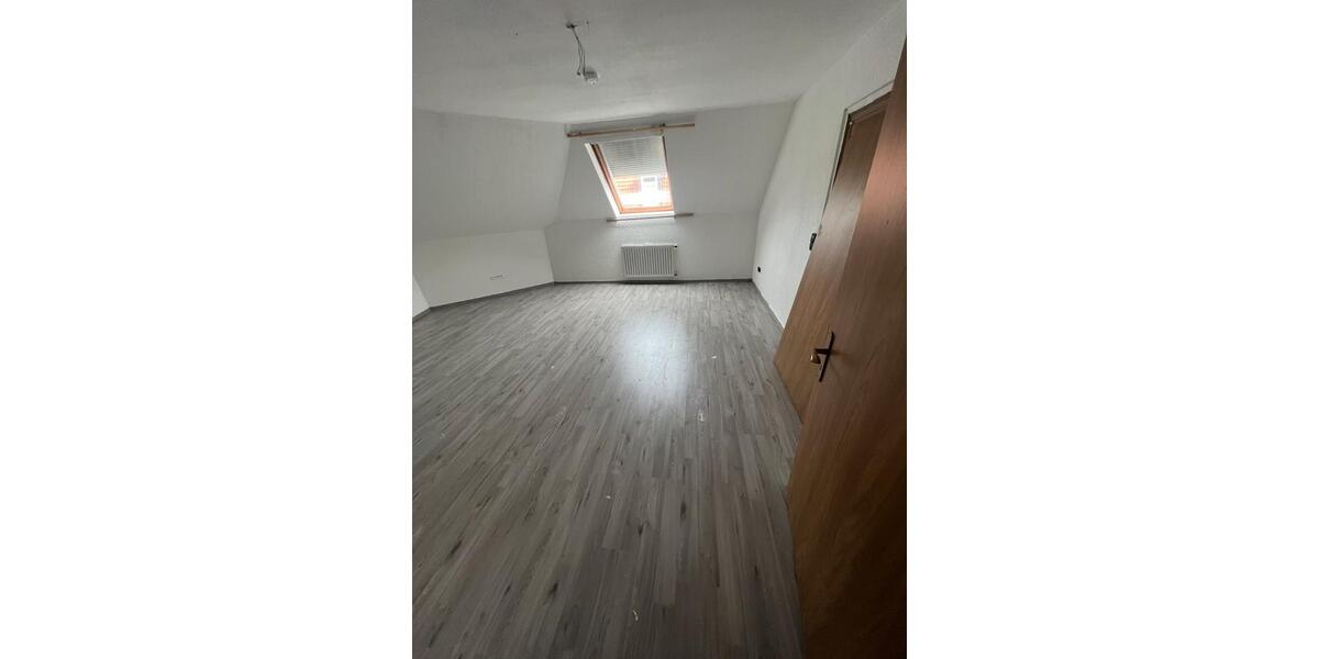 Dachgeschoßwohnung Kaiserslautern Betzenberg - 4 Zimmer, 100 m&sup2;, 950&euro; | Angebot:25313088