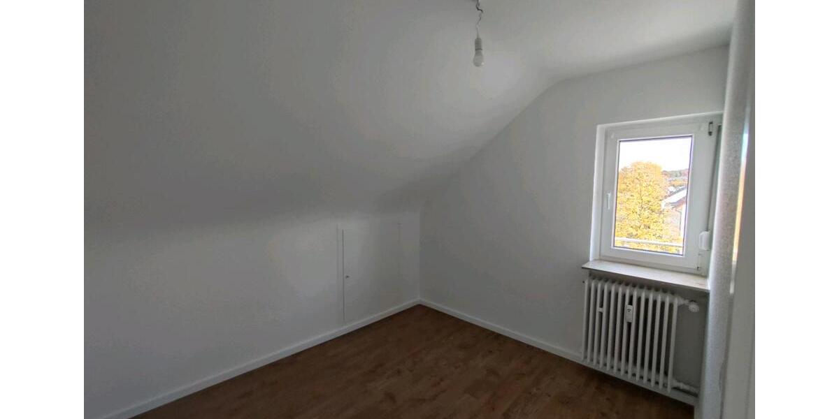 Dachgeschoßwohnung Kiel Elmschenhagen - 3.5 Zimmer, 67 m&sup2;, 1.100&euro; | Angebot:24505933