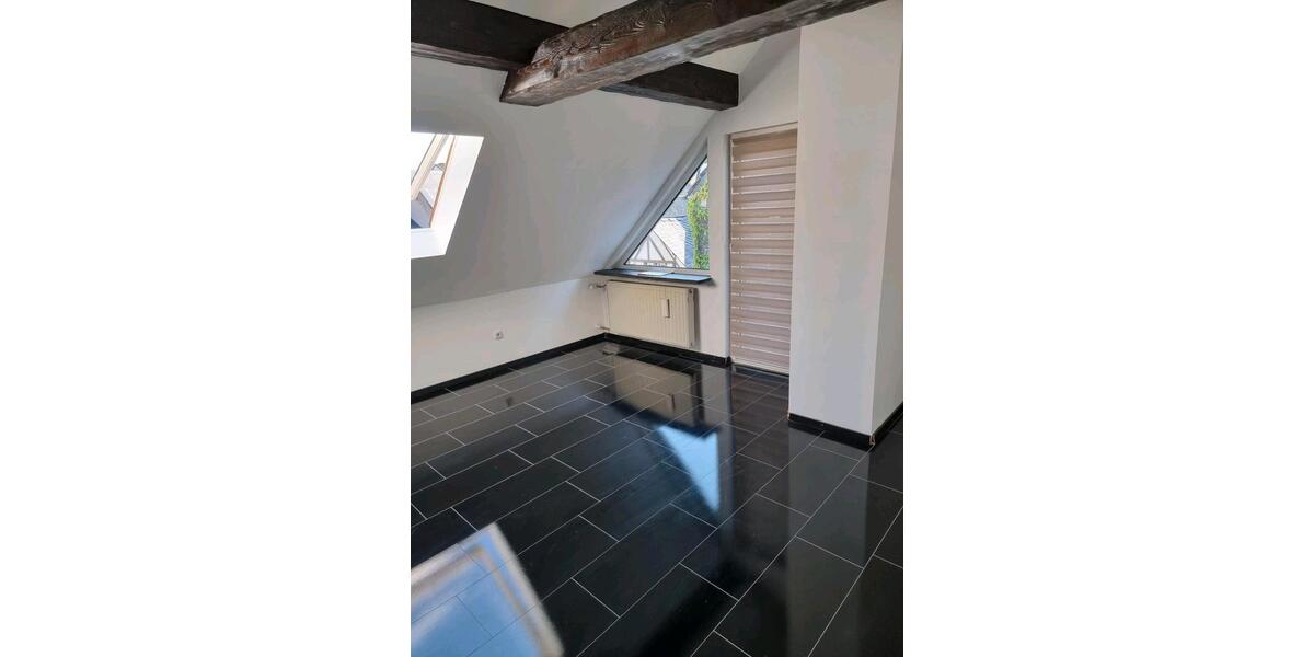 Dachgeschoss Wohnung ab Februar zu vermieten! 3 zimmer