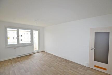 neu sanierte 3-Raum-Wohnung, II.Etage, Dusche, Balkon! Bezug sofort möglich! 3 zimmer