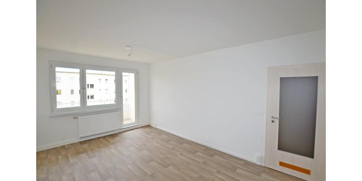 neu sanierte 3-Raum-Wohnung, II.Etage, Dusche, Balkon! Bezug sofort möglich! 3 zimmer