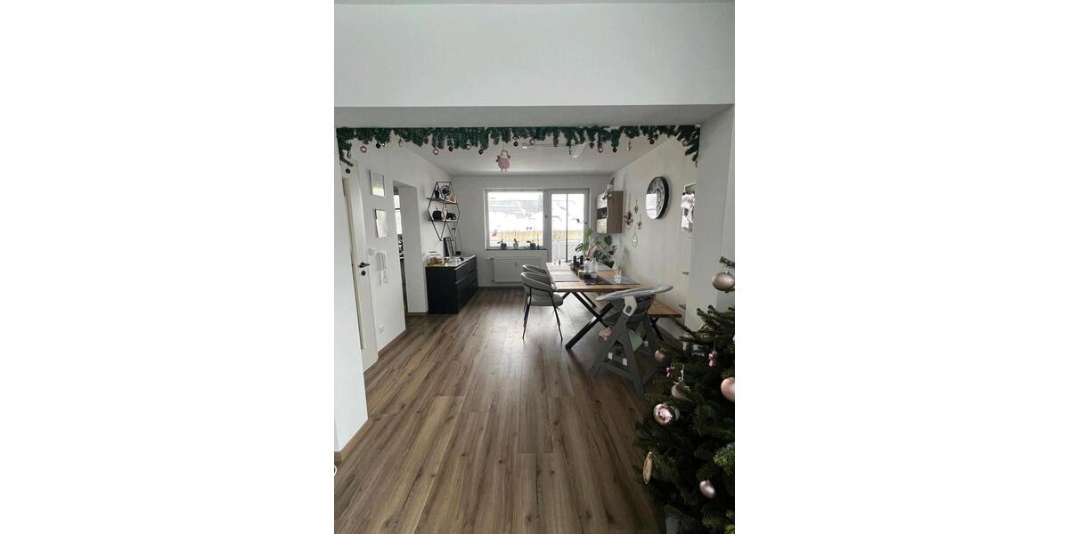 5 Zimmer Wohnung mit Balkon in ruhiger Lage OT von Flieden 2 zimmer