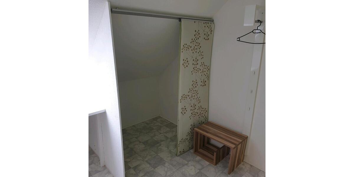 Dachgeschoßwohnung Poppenhausen (Wasserkuppe) - 1 Zimmer, 60 m&sup2;, 360&euro; | Angebot:26019517