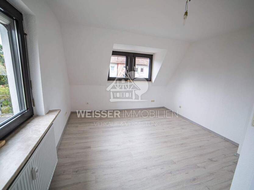 Wohnen mit Hausfeeling: Helle 4-Zimmer-Wohnung mit Garage & Gemeinschaftsterrasse in Fürth-Stadeln 4 zimmer