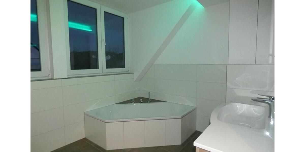 Dachgeschoßwohnung Finningen - 3 Zimmer, 126 m&sup2;, 820&euro; | Angebot:24865096