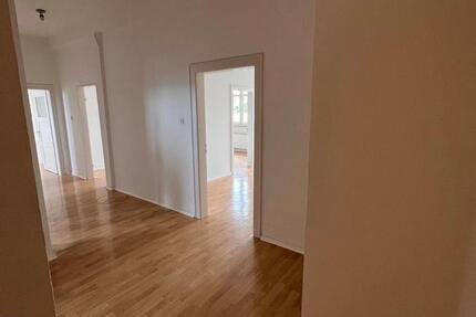 Nur für Studenten !! 3er WG oder Pärchen WG mit ca. 100 m² ind St. Georgen zu vergeben 4 zimmer