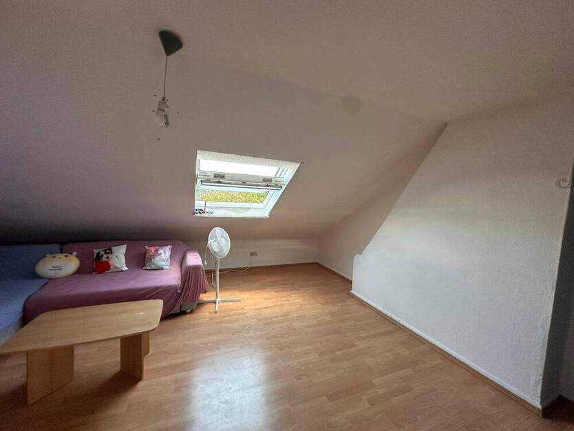 Gemuetliche 2-Z. DG-Wohnung (OG2) ab 1.12 Frei