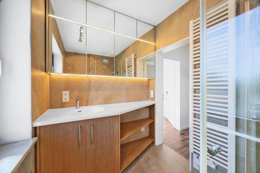 Modernes Reihenhaus mit Sauna & großem Garten in München 8 zimmer