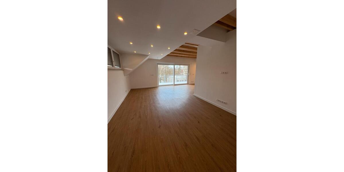 Dachgeschoßwohnung Nürnberg Kleinweidenmühle - 3.5 Zimmer, 115 m&sup2;, 1.650&euro; | Angebot:24386397