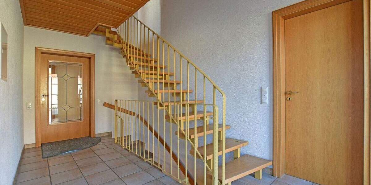 Einfamilienhaus Wolfhagen - 4 Zimmer, 150 m&sup2;, 1.100&euro; | Angebot:24789072