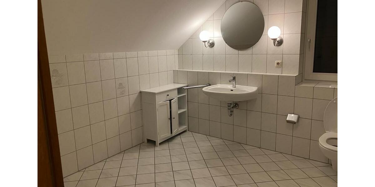 Dachgeschoßwohnung Delbrück - 3 Zimmer, 100 m&sup2;, 770&euro; | Angebot:25404249