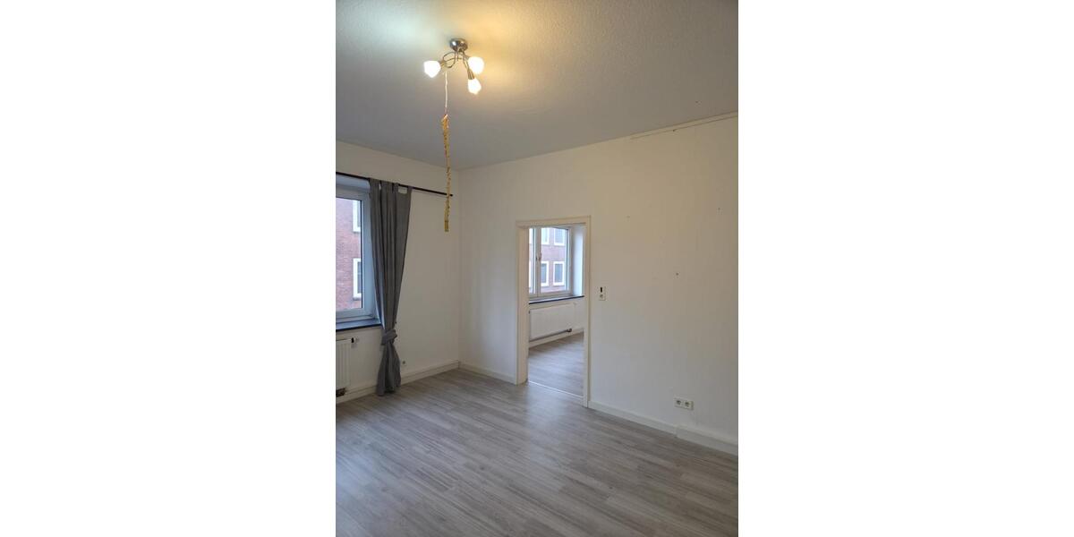 Etagenwohnung Emden Tholenswehr - 4 Zimmer, 150 m&sup2;, 950&euro; | Angebot:25444343