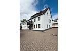Einfamilienhaus mit Dachterrasse und Balkon