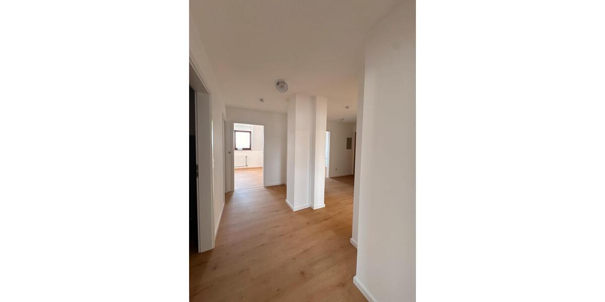 Dachgeschoßwohnung Ansbach - 3 Zimmer, 90 m&sup2;, 1.300&euro; | Angebot:25843228